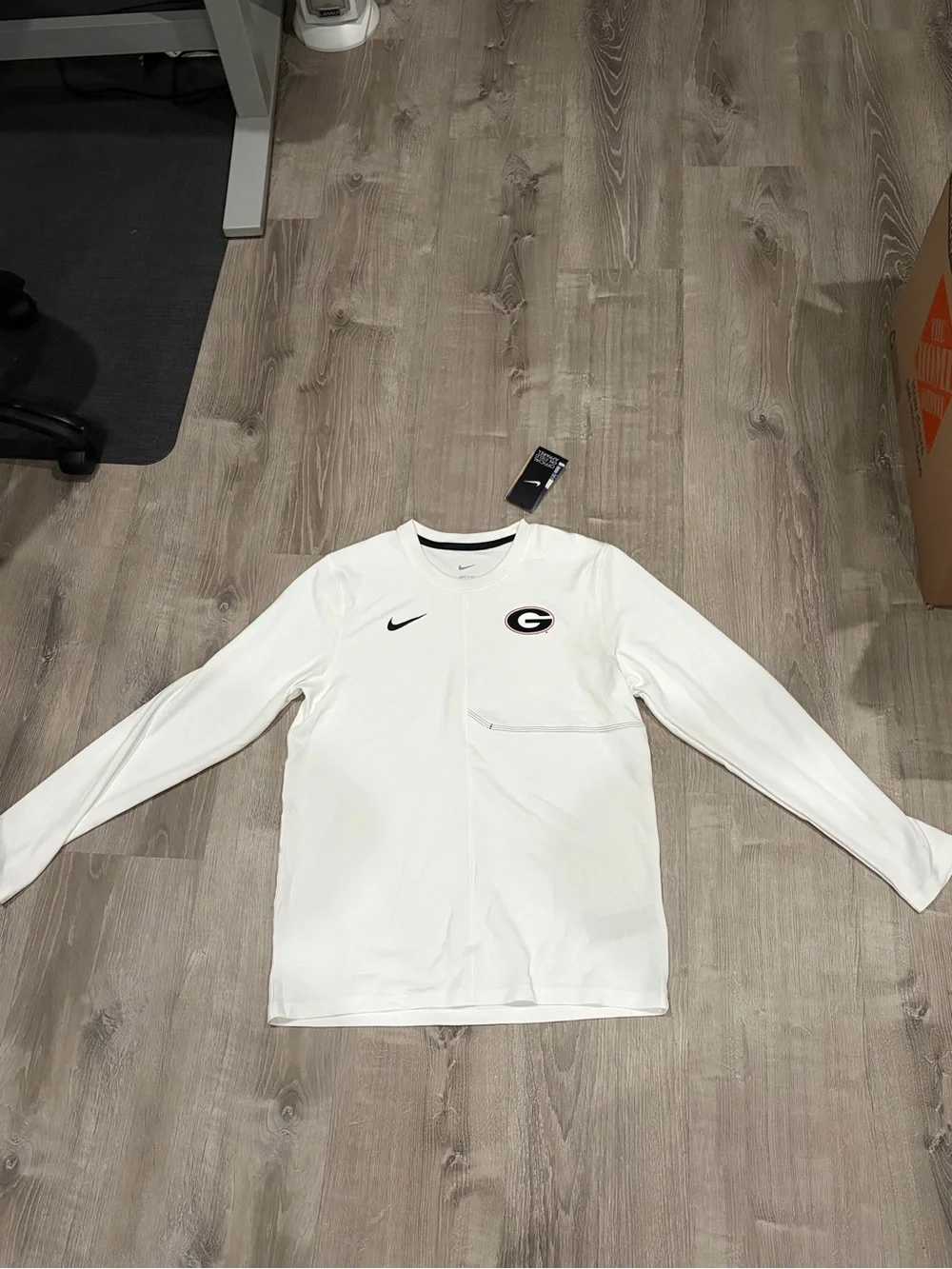 2026 Nike Men’s White Long-Sleeve Georgia Bulldogs Pocket Tee